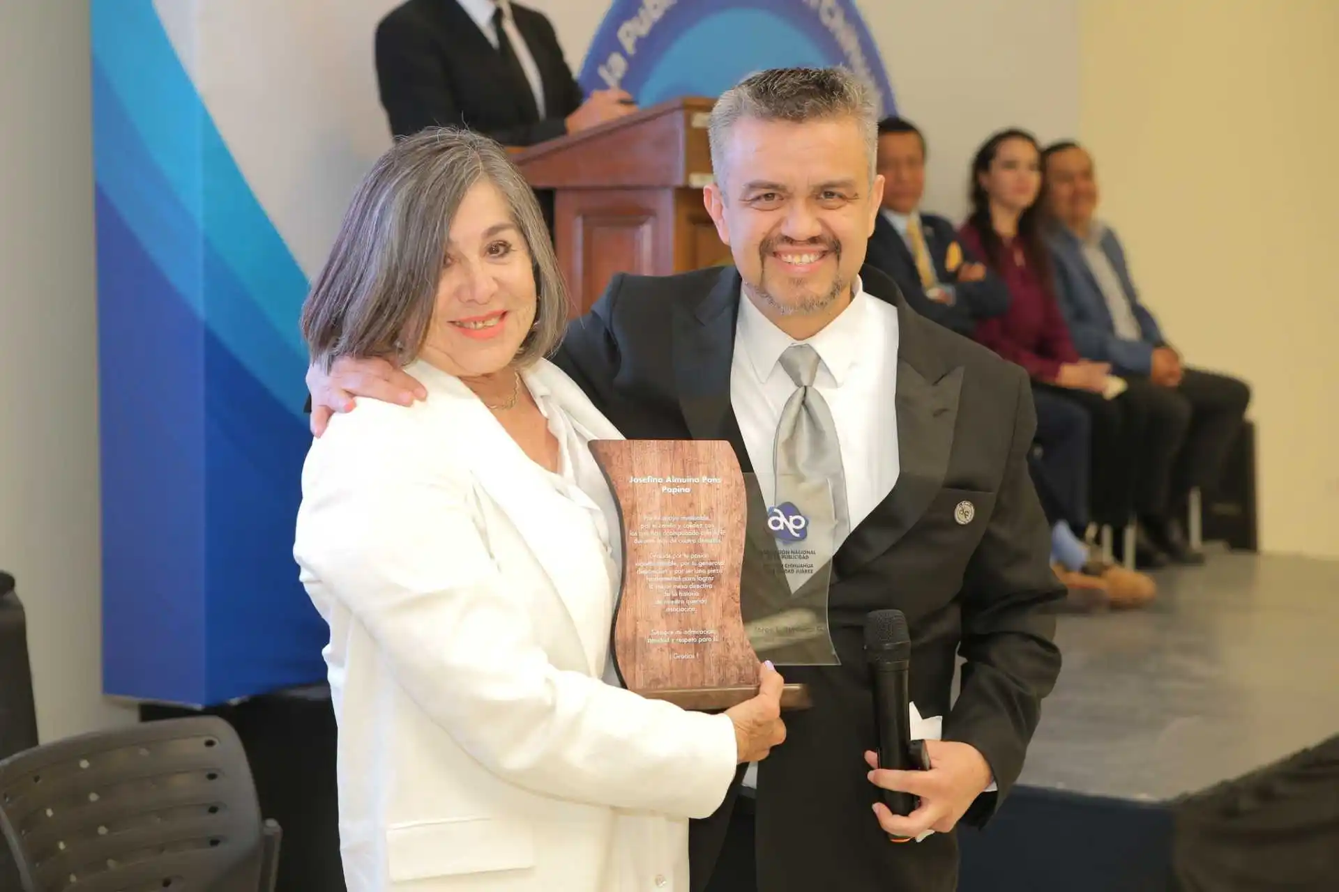 Un momento lleno de emoción y reconocimiento Un momento lleno de emoción y reconocimiento