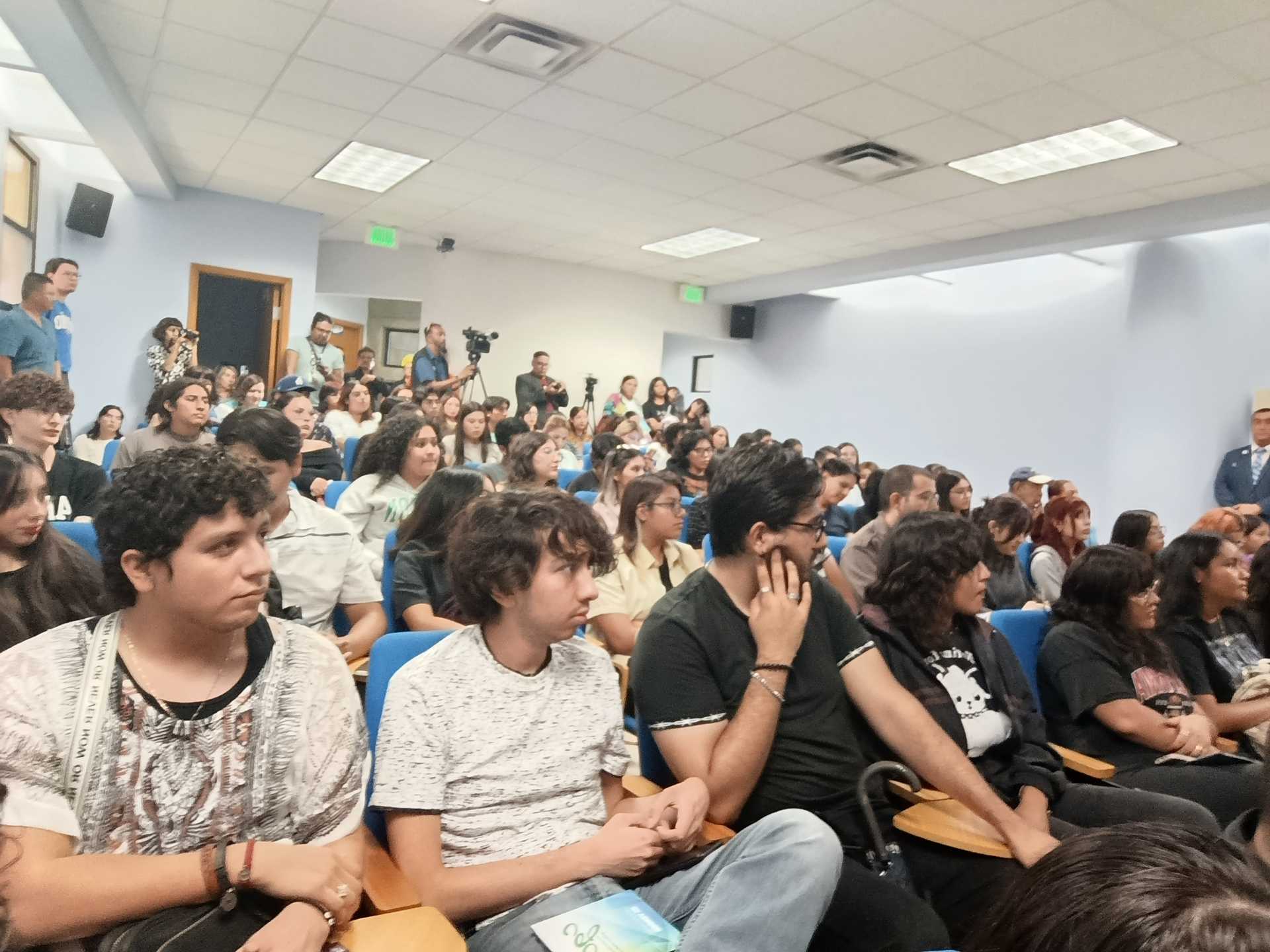Éxito total en el Simposium Interdisciplinario: La convergencia entre el diseño y la publicidad Éxito total en el Simposium Interdisciplinario: La convergencia entre el diseño y la publicidad