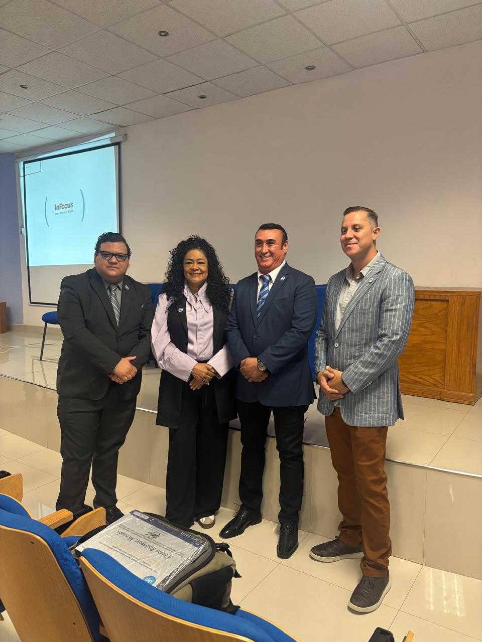 Éxito total en el Simposium Interdisciplinario: La convergencia entre el diseño y la publicidad Éxito total en el Simposium Interdisciplinario: La convergencia entre el diseño y la publicidad