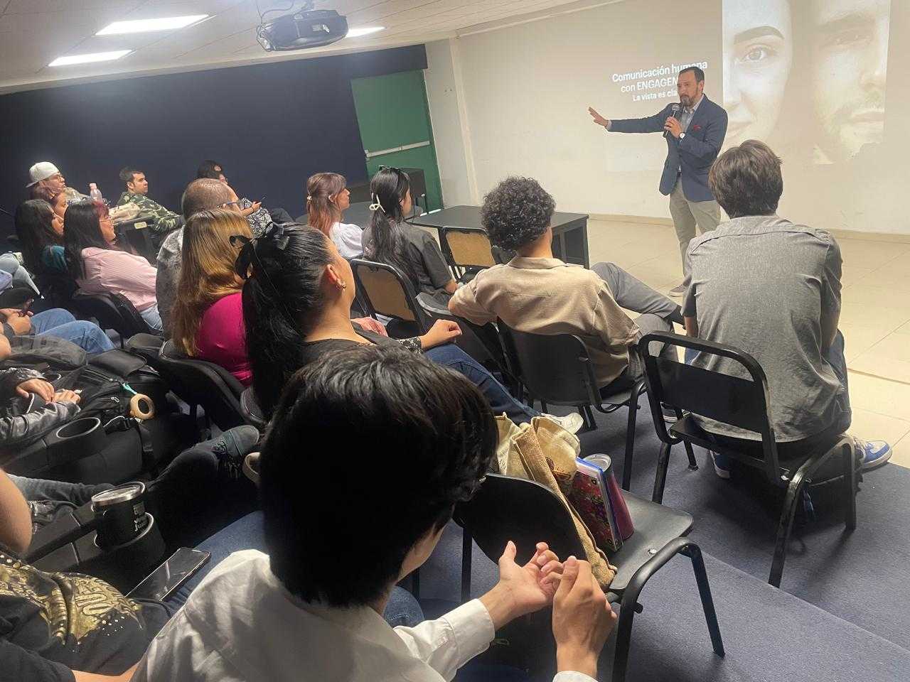 Destacada participación de Carlos Macedo en la XXII Semana Académica de la UACH Destacada participación de Carlos Macedo en la XXII Semana Académica de la UACH