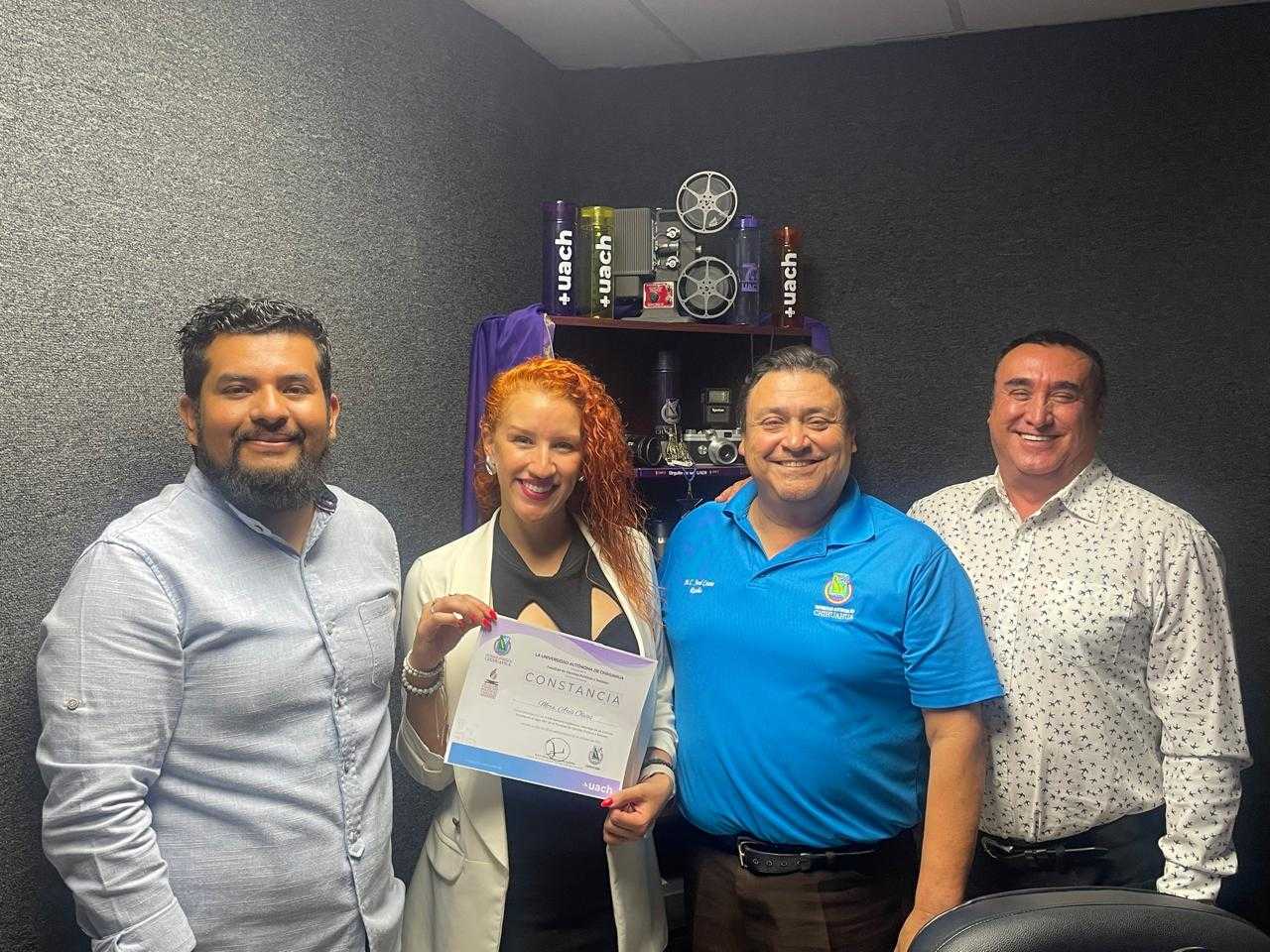 Areli Olivas arraza en la UACH con su conferencia “Cómo hablar con un robot y que te entienda”