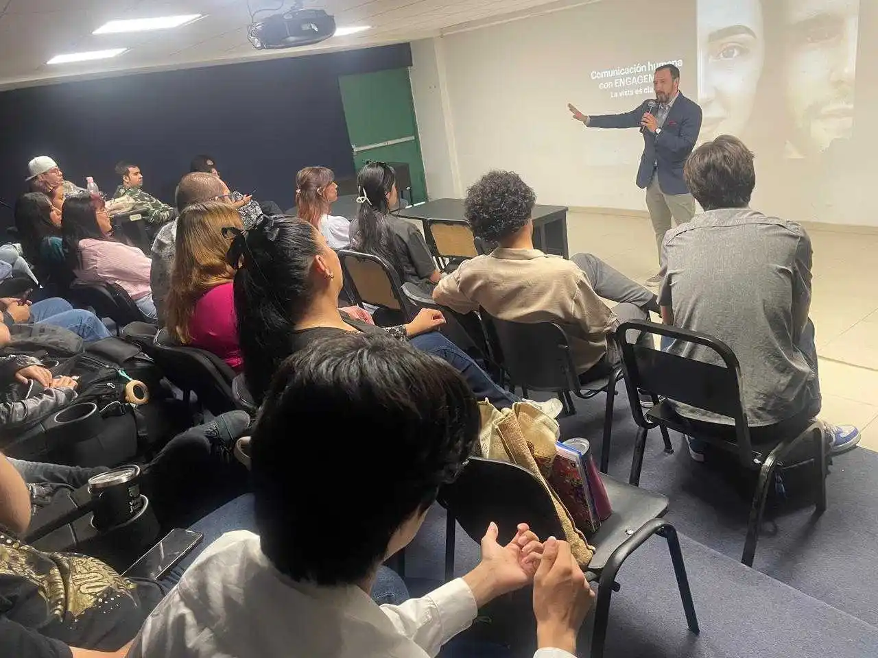 Destacada participación de Carlos Macedo en la XXII Semana Académica de la UACH