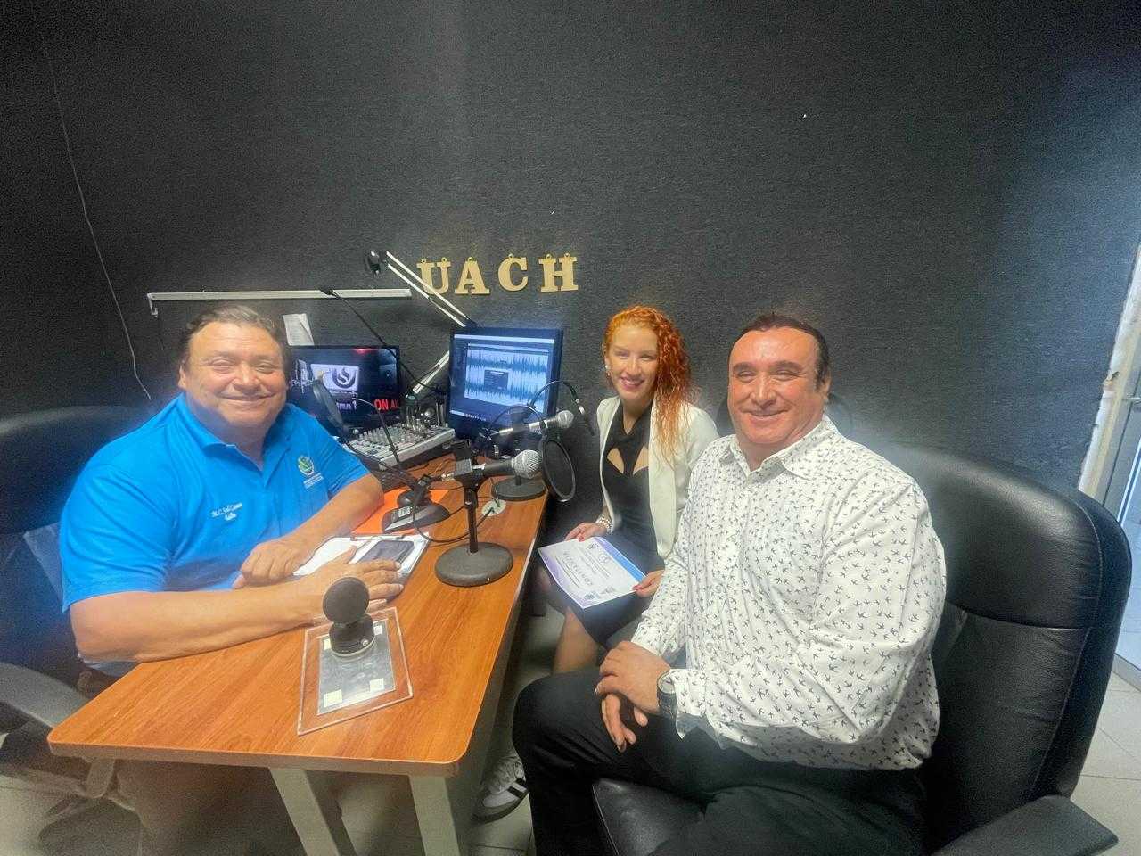 Areli Olivas arraza en la UACH con su conferencia “Cómo hablar con un robot y que te entienda”