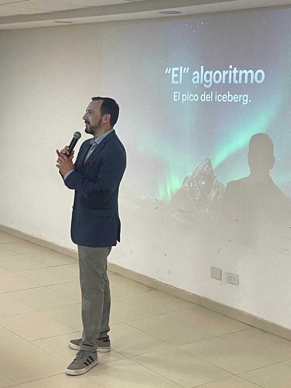 Destacada participación de Carlos Macedo en la XXII Semana Académica de la UACH Destacada participación de Carlos Macedo en la XXII Semana Académica de la UACH