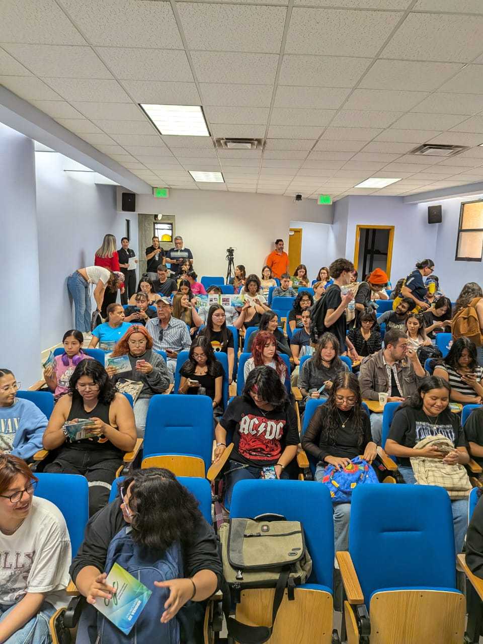 Éxito total en el Simposium Interdisciplinario: La convergencia entre el diseño y la publicidad Éxito total en el Simposium Interdisciplinario: La convergencia entre el diseño y la publicidad