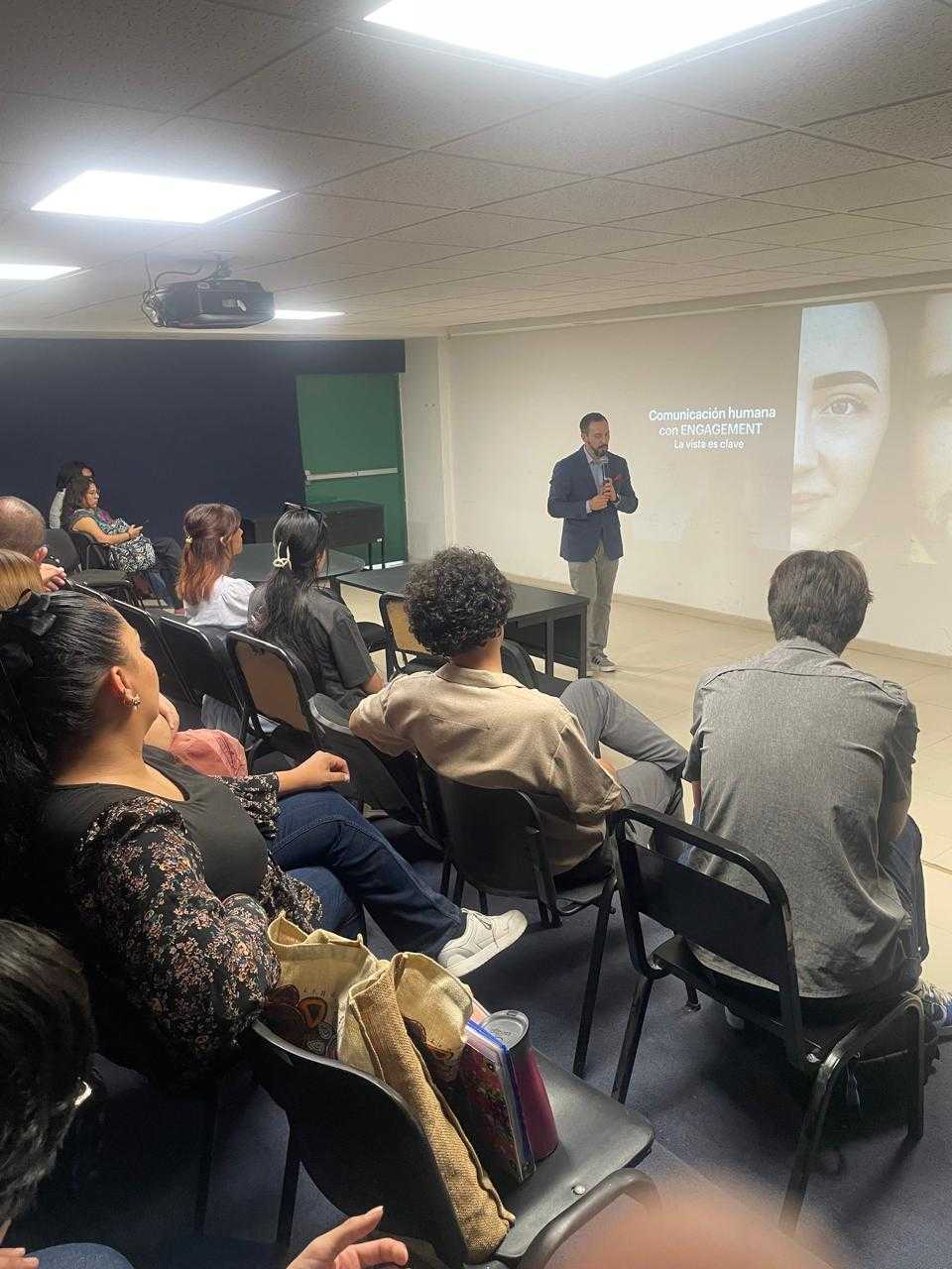 Destacada participación de Carlos Macedo en la XXII Semana Académica de la UACH Destacada participación de Carlos Macedo en la XXII Semana Académica de la UACH