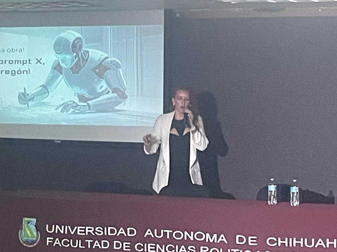 Areli Olivas arraza en la UACH con su conferencia “Cómo hablar con un robot y que te entienda”